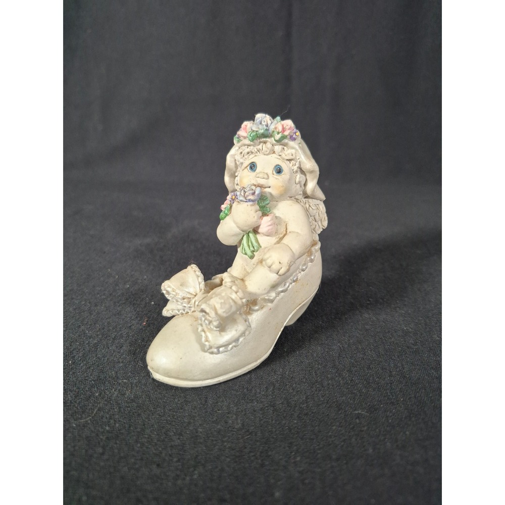 Dreamsicles A Perfect Fit Figurine #12136 Kristin Signed 2002 Cherub in Shoe